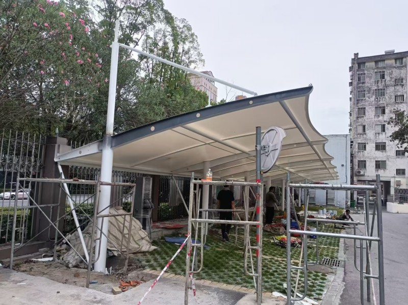 鹿城区推拉雨棚定制厂家，仓库通道、卸货区移动伸缩棚搭建-1